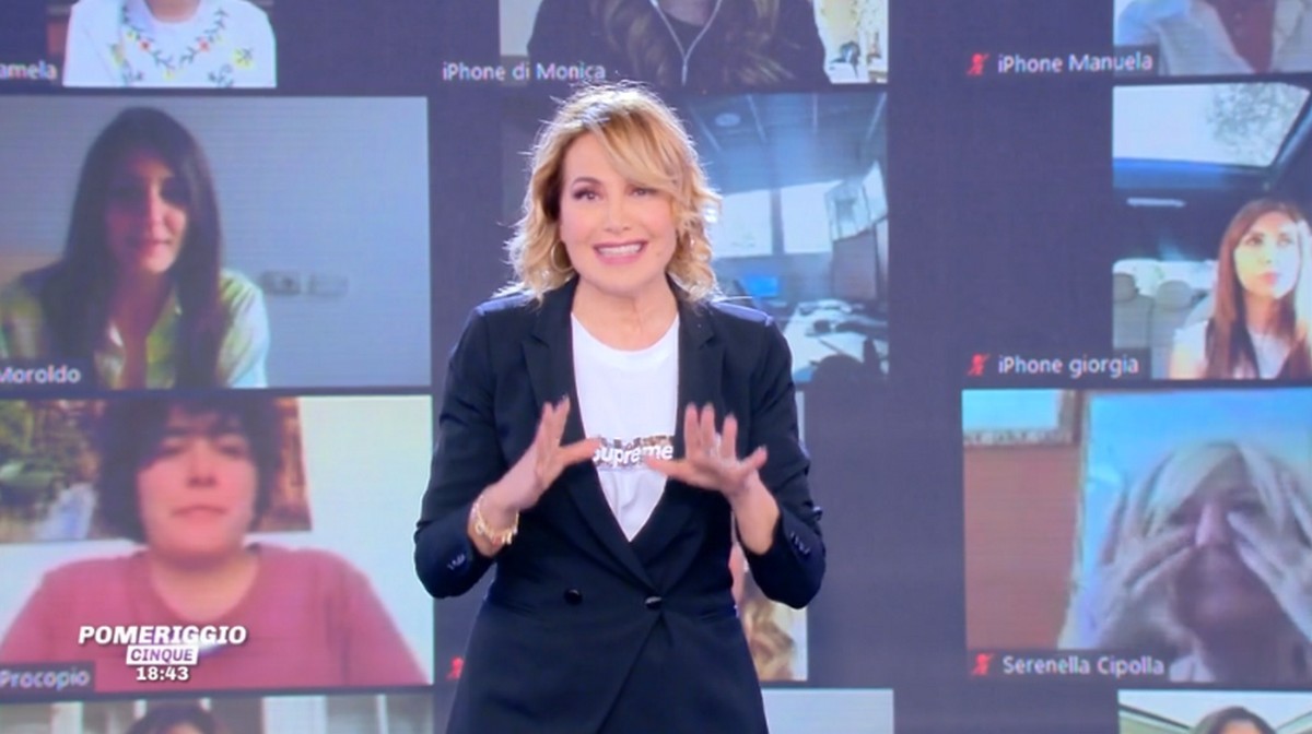 Barbara d’Urso: “Pomeriggio Cinque va in pausa estiva, torniamo a settembre unitissimi e fortissimi”