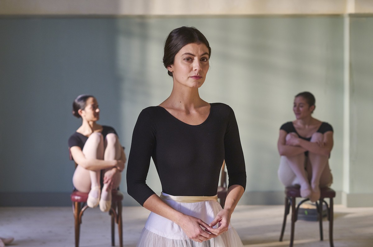 Carla, le foto del film-tv su Raiuno su Carla Fracci con Alessandra Mastronardi