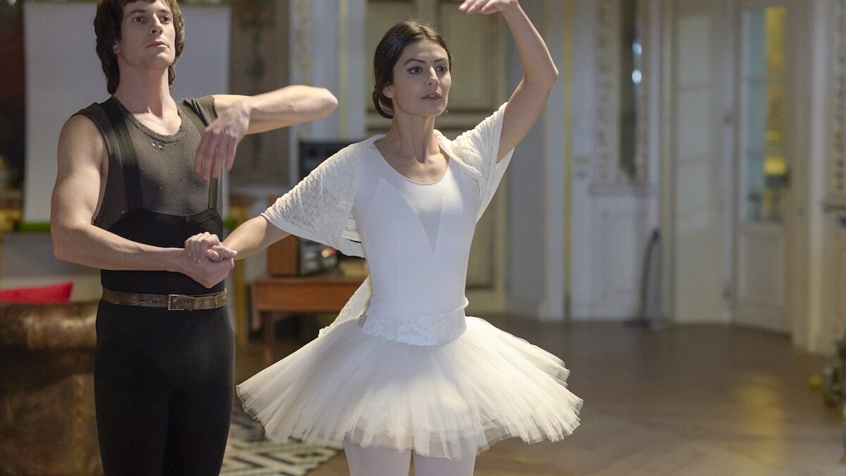 Carla, il film-tv sulla Fracci: quando va in onda, trama, cast e trailer