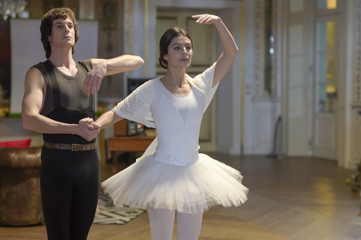 Carla, il film-tv sulla Fracci: quando va in onda, trama, cast e trailer