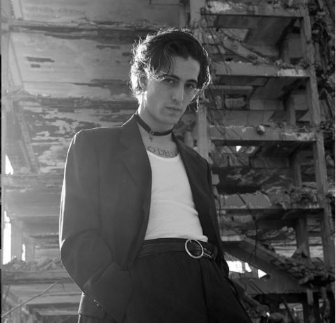 Eurovision, Damiano dei Maneskin accusato di aver sniffato cocaina chiarisce tutto: “Non era droga, non ne faccio uso!” (video)