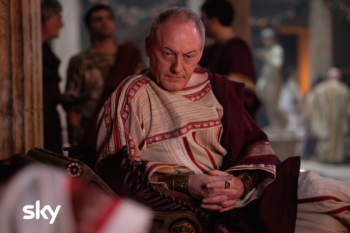Domina su Sky, una scena con Liam Cunningham
