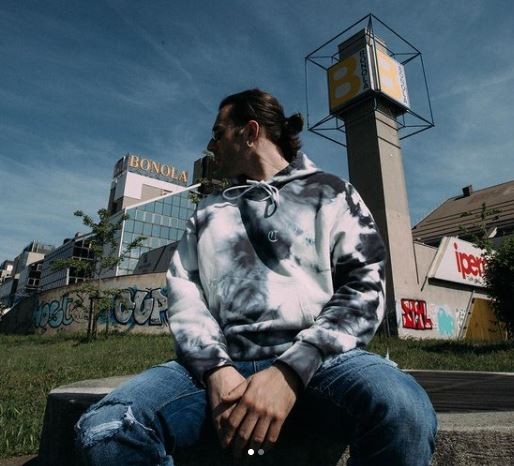 Di notte, Ernia feat. Sfera Ebbasta e Carl Brave: ascolta la canzone (testo e audio)