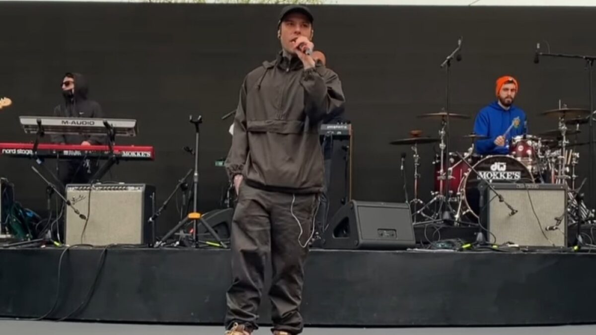 Concerto Primo Maggio 2021, tensione per l’intervento di questa sera di Fedez. Lega: “Non utilizzi il palco per promuovere la propria immagine”