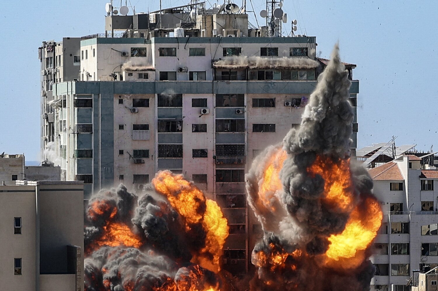 Gaza, distrutto l’edificio al-Jala. Era la sede di al-Jazeera e AP