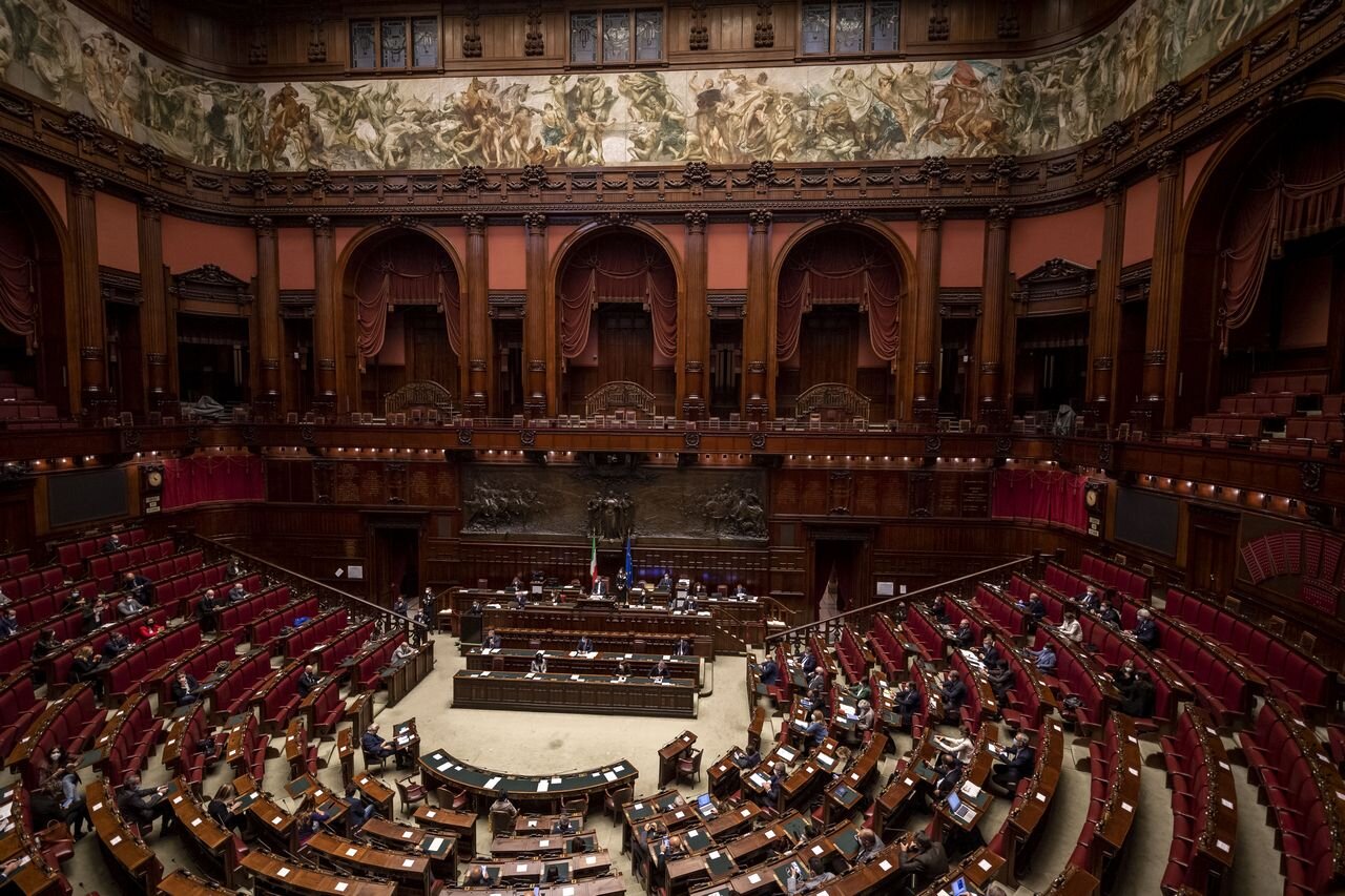 Quanti parlamentari hanno cambiato casacca in questa legislatura