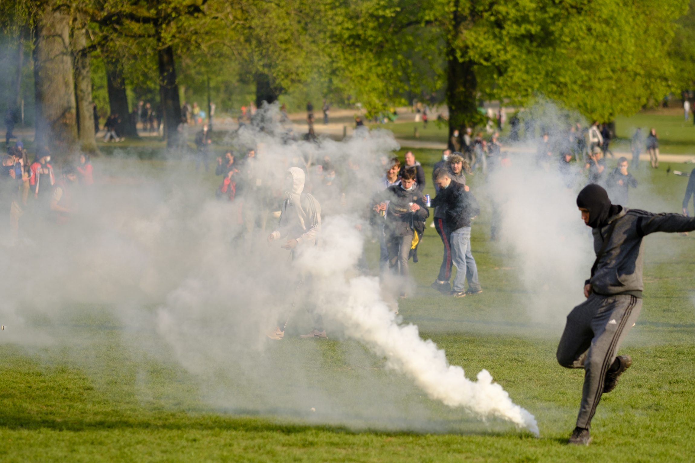 Bruxelles, scontri tra polizia e manifestanti nel raduno anti-lockdown
