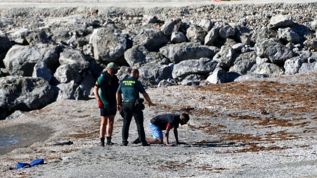 Spagna: 5mila migranti nel giro di poche ore, come hanno fatto