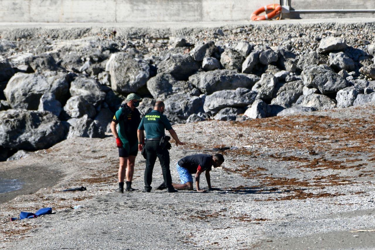 Spagna: 5mila migranti nel giro di poche ore, come hanno fatto