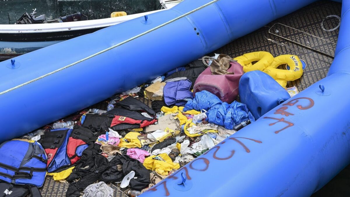 Migranti: a Lampedusa sbarcati in 1.000, Salvini mette in imbarazzo Draghi