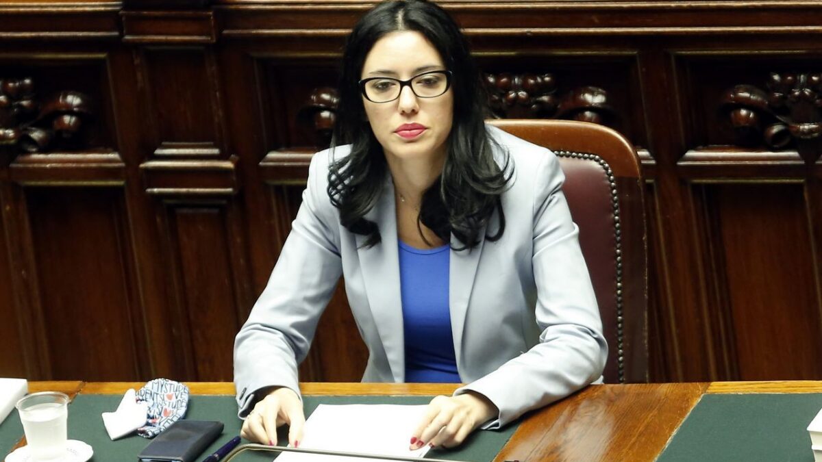 Perché oggi ce l’hanno tutti con Lucia Azzolina?