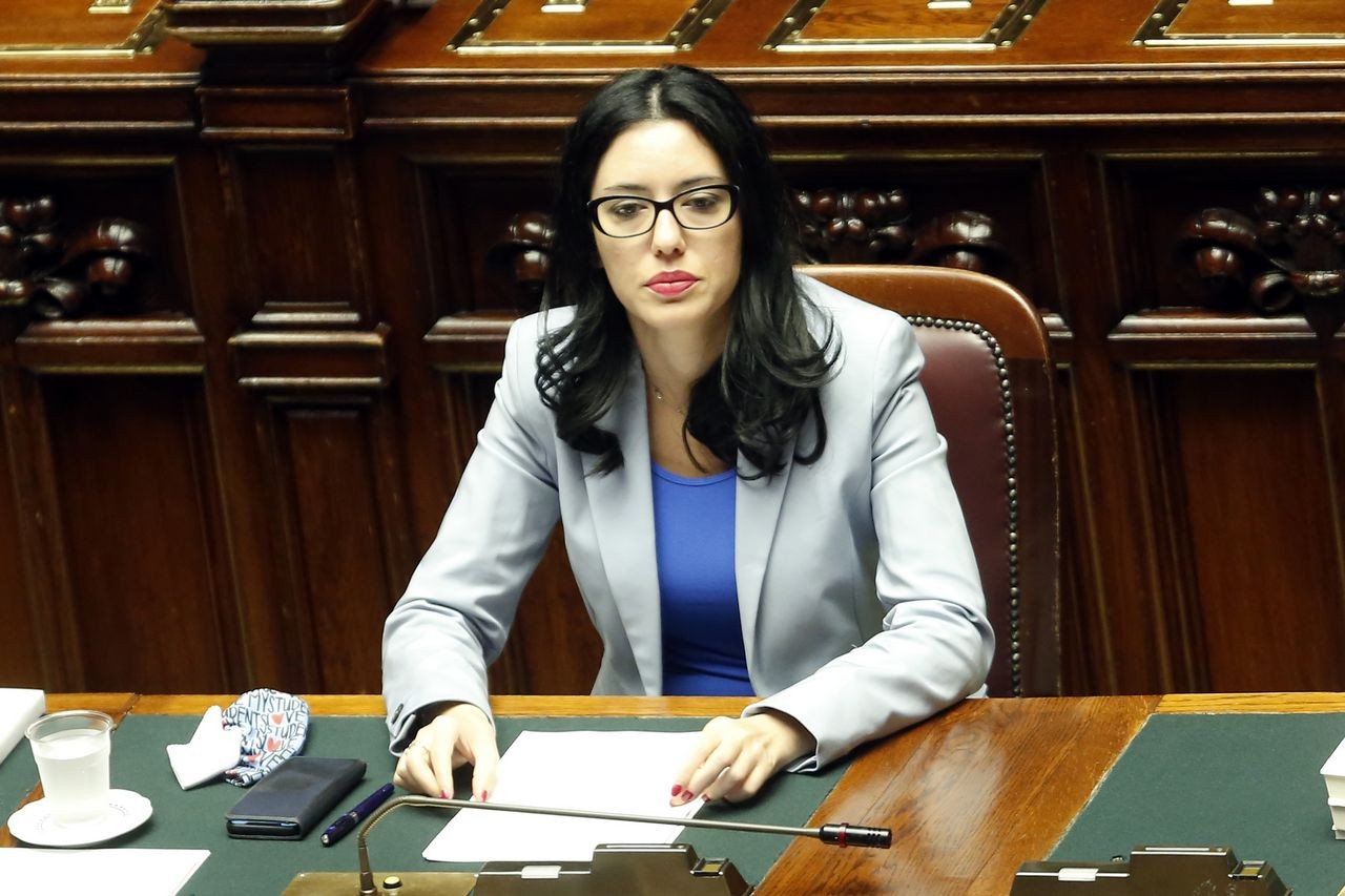 Perché oggi ce l’hanno tutti con Lucia Azzolina?