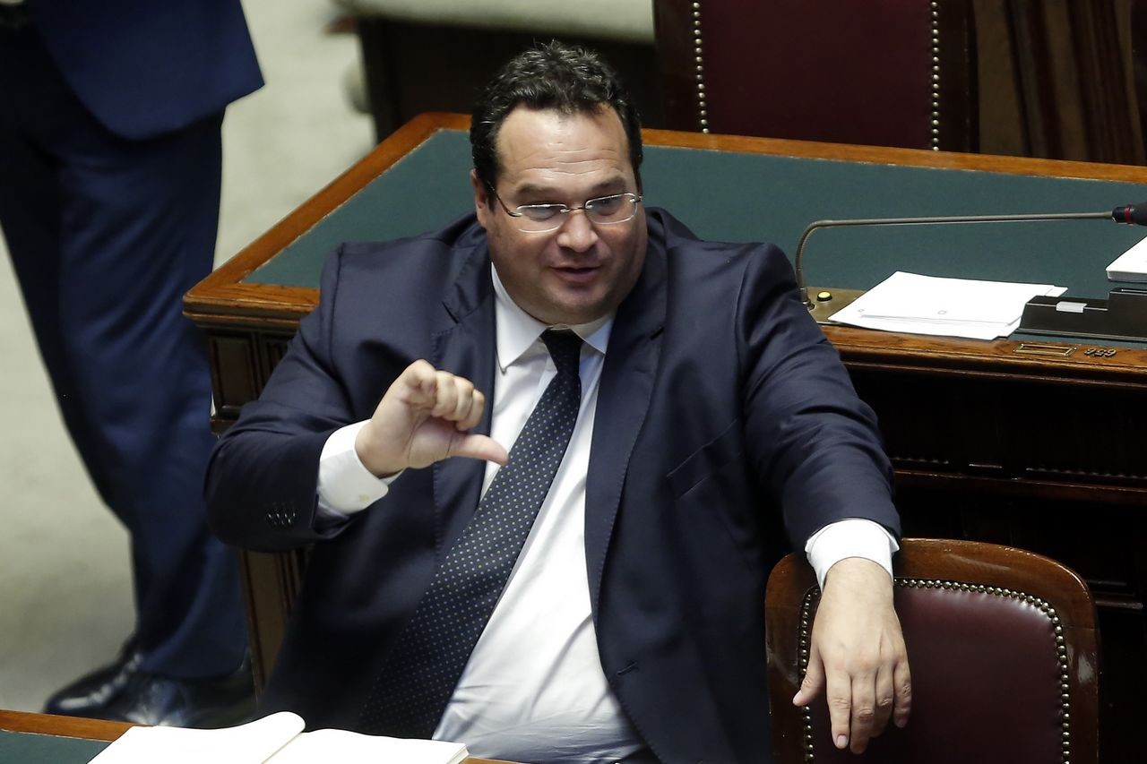 Lega e M5S vanno avanti a ripicche: mozione contro Durigon