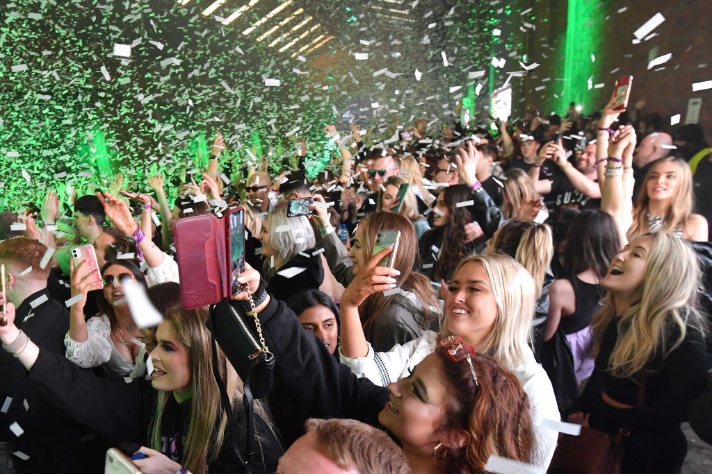 Liverpool, al via il weekend evento in discoteca senza mascherina ma con tampone Covid-19 negativo