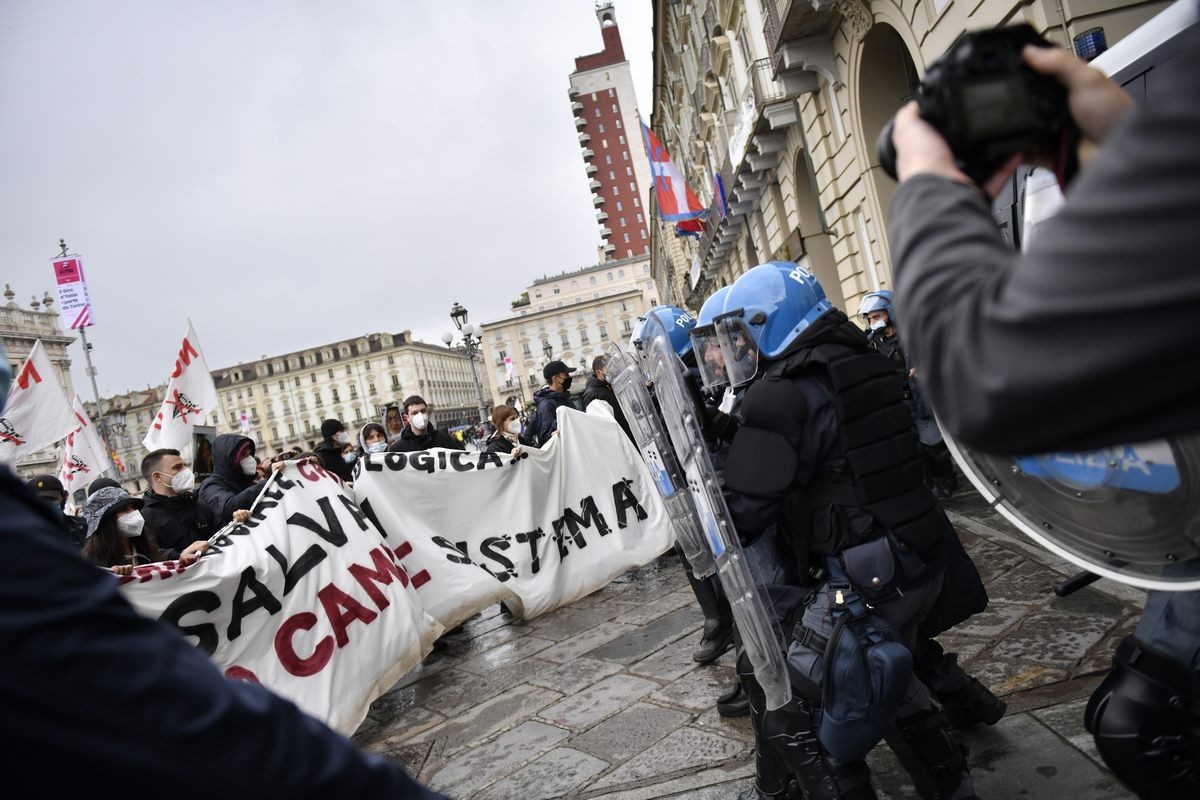 Primo maggio a Torino: scontri tra No Tav e polizia