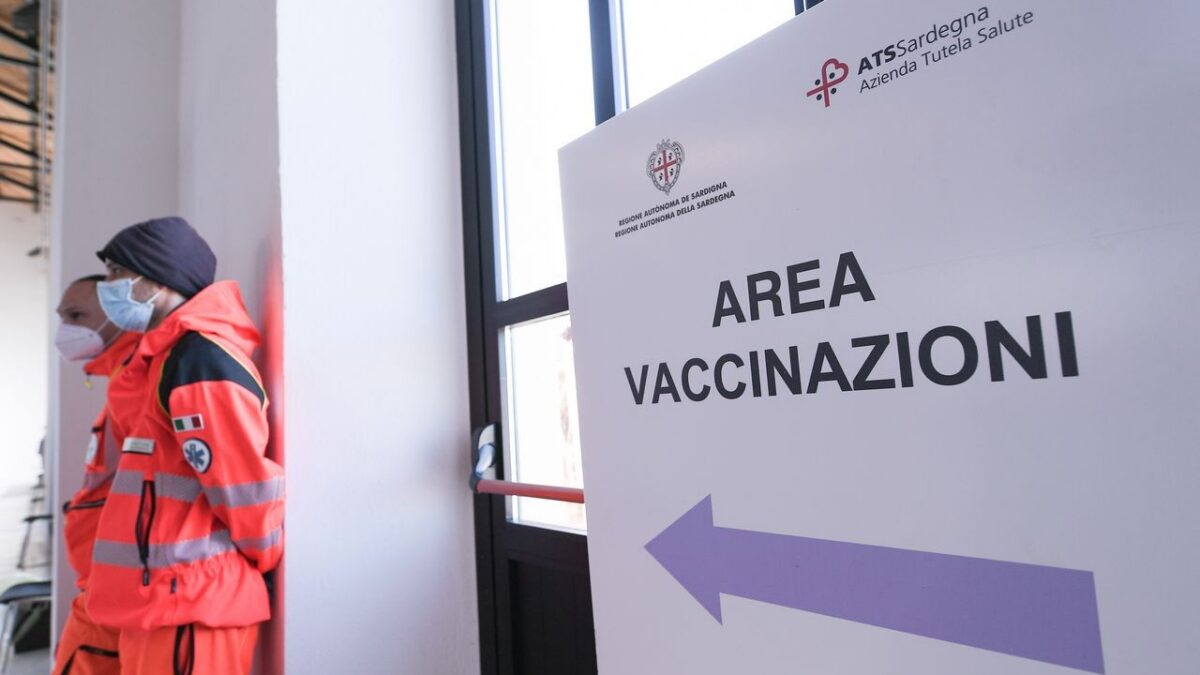 Vaccinazioni in vacanza? La proposta alternativa di Sileri