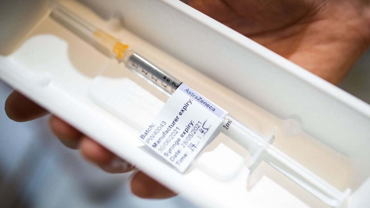 Il vaccino Pfizer potrà essere somministrato anche tra i 12 e i 15 anni