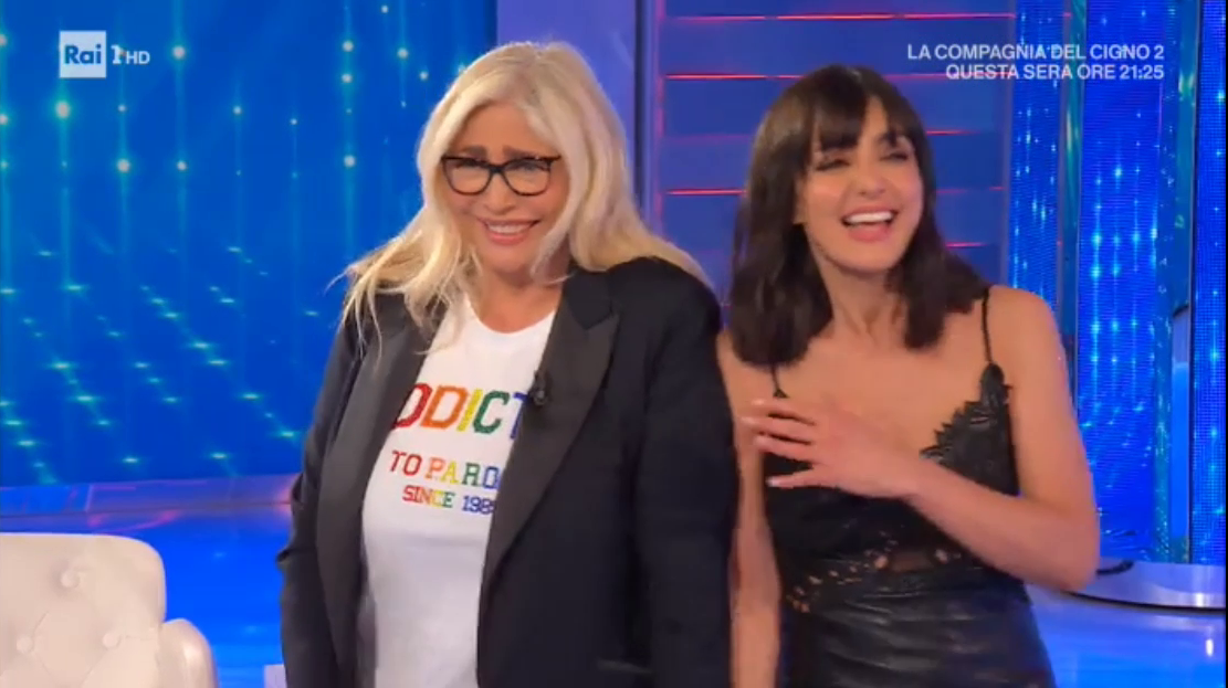 Domenica IN, Ambra e Mara show: l’intervista si trasforma in un happening