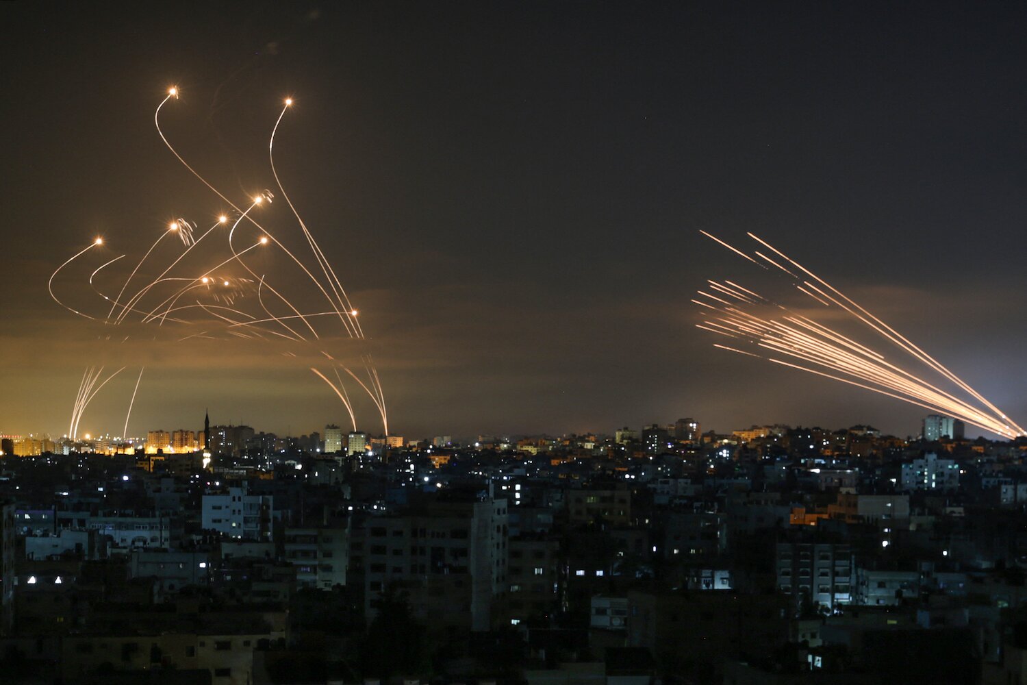 Un’altra notte di bombardamenti tra Israele e Hamas