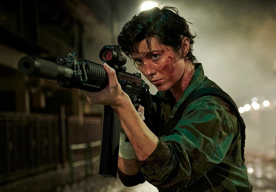Kate: prime immagini  del thriller d’azione Netflix con Mary Elizabeth Winstead