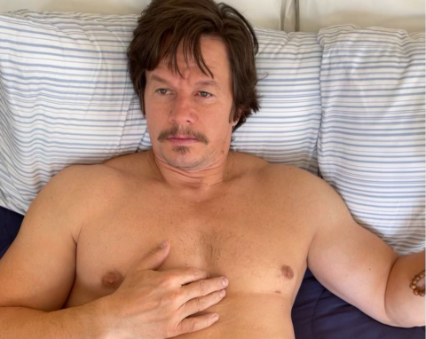 Mark Wahlberg mostra il nuovo look sul set del dramma biografico Stu
