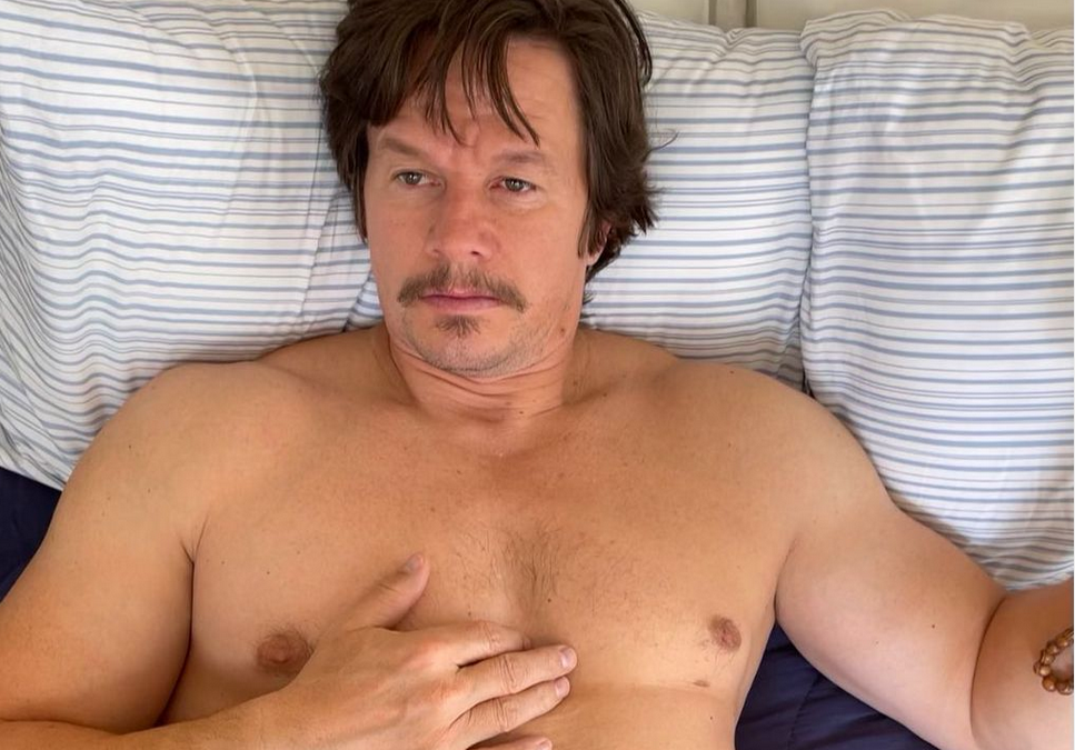 Mark Wahlberg mostra il nuovo look sul set del dramma biografico “Stu”