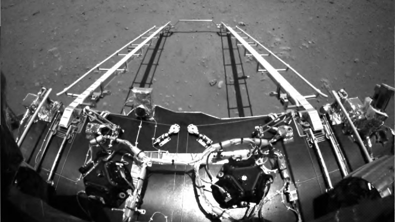 Marte: il rover cinese esplora la superficie del Pianeta Rosso