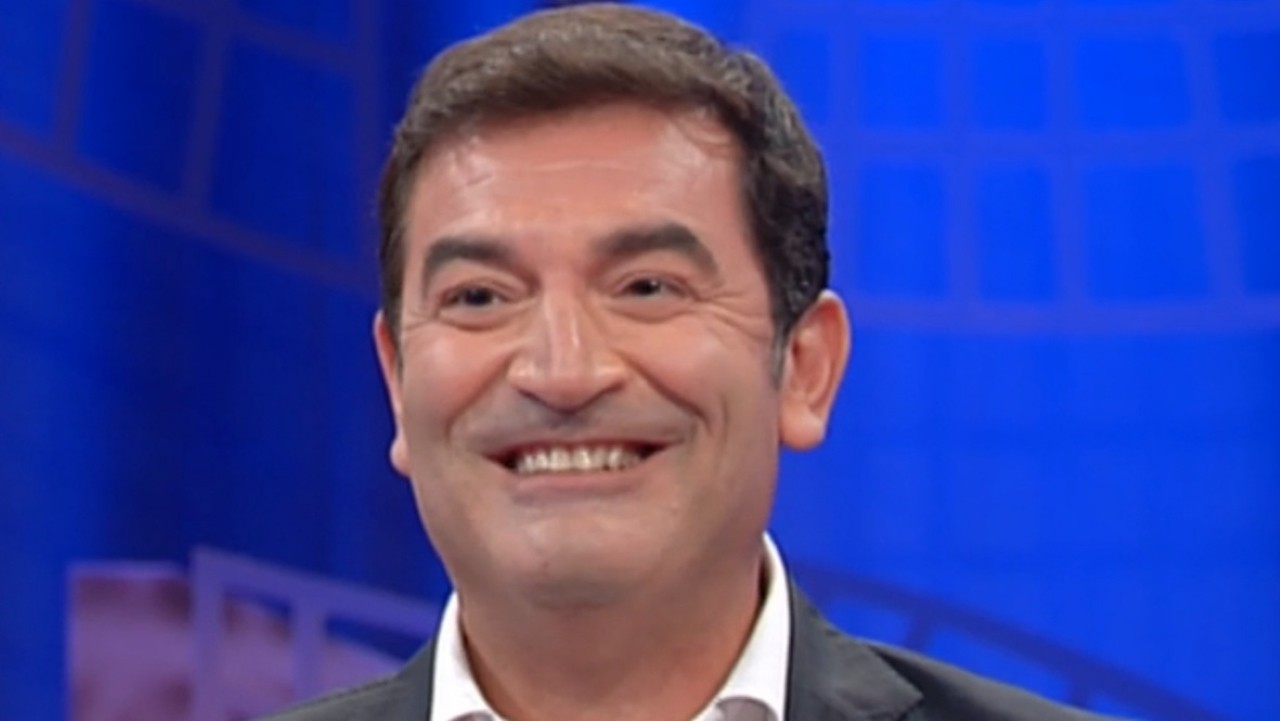 Max Giusti pronto a sostituire Enrico Papi alla conduzione di Guess My Age?