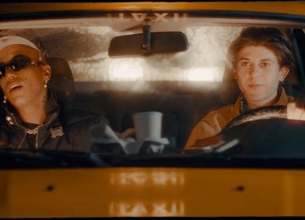 Nuovo range, Rkomi feat. Sfera Ebbasta e Junior K: il brano alla numero 1 della chart (testo, significato e visual video)