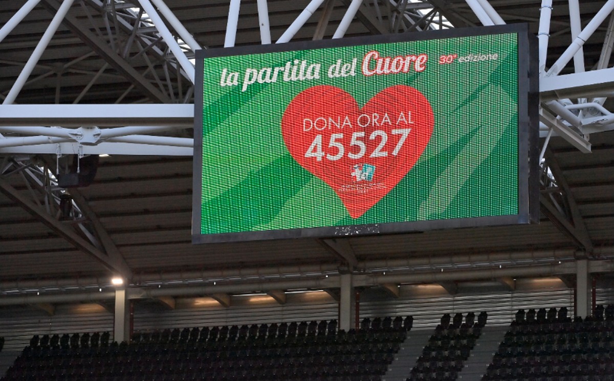 Partita del cuore, il dirigente della Nazionale Cantanti ora si difende: “Querelo Ciro e Aurora dei The Jackal, ecco cosa è accaduto veramente”