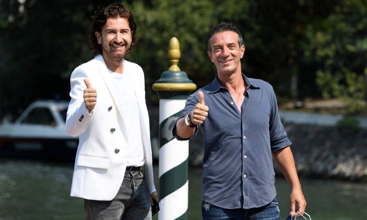 Striscia la notizia, Alessandro Siani e Vanessa Incontrada (o Ambra) al posto di Ficarra e Picone?