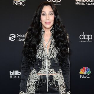 Universal sta sviluppando un biopic sulla cantante e attrice Cher (2)