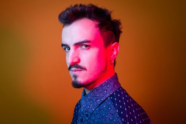Intervista a Folcast: il nuovo singolo “Senti che musica” con Roy Paci, il bilancio Sanremo 2021 e Primo Maggio, i concerti in calendario