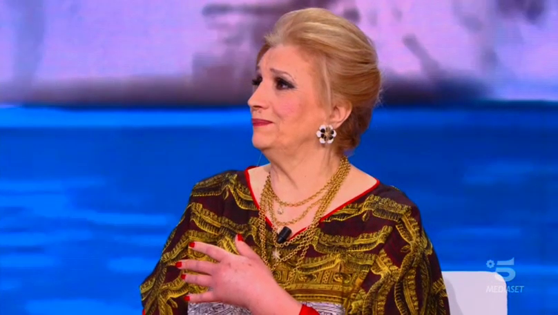 Isola dei Famosi 15, Iva Zanicchi lascia la diretta in anticipo: “Mi ha punto una vespa, vado a casa”