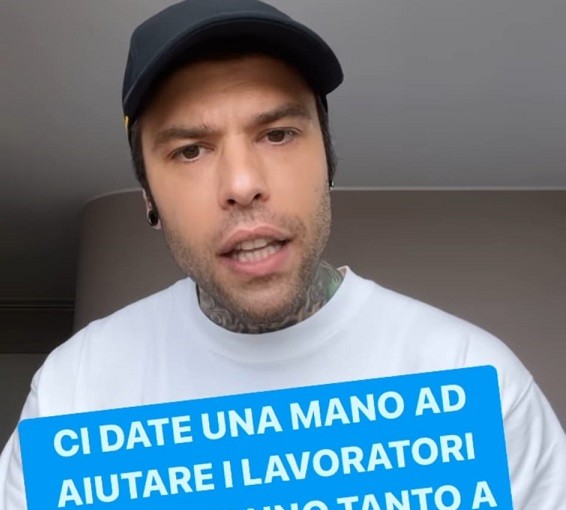 Fedez replica alle accuse dei politici: “Perché non vi decurtate una parte del 2 per mille e li date ai lavoratori dello spettacolo?”