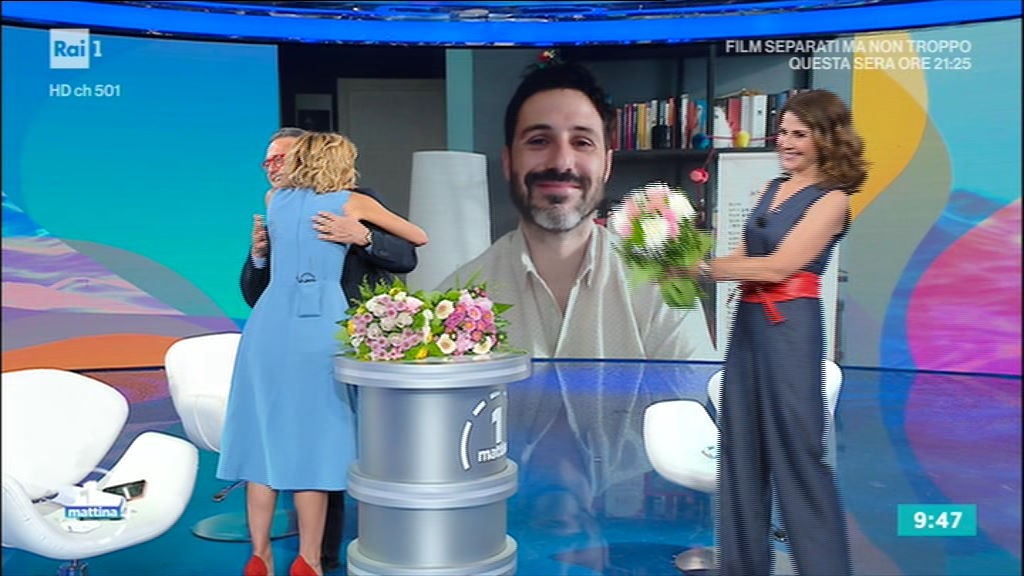 Unomattina, i saluti dell’ultima puntata con l’abbraccio tra Marco Frittella e Monica Giandotti