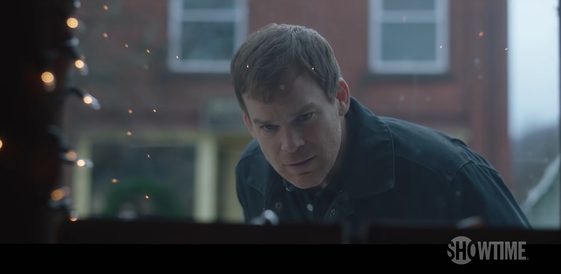 Dexter ha una nuova identità e un nuovo lavoro nella nona stagione in Italia confermata su Sky