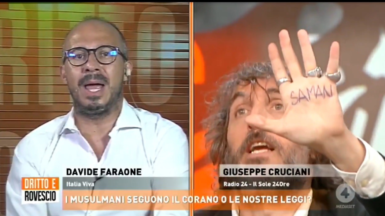 Dritto e rovescio, Cruciani scrive ‘Saman’ sul palmo: “La sinistra esponga questo, no Ddl Zan”
