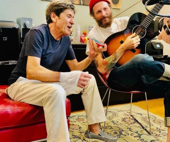 L’allegria, Gianni Morandi: ascolta la canzone scritta da Jovanotti (testo e video)