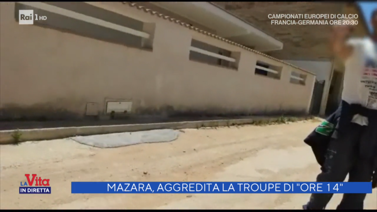 Caso Pipitone, minacce e insulti agli inviati di Ore 14 e La Vita in diretta: “Andatevene o vi uccido!” (video)