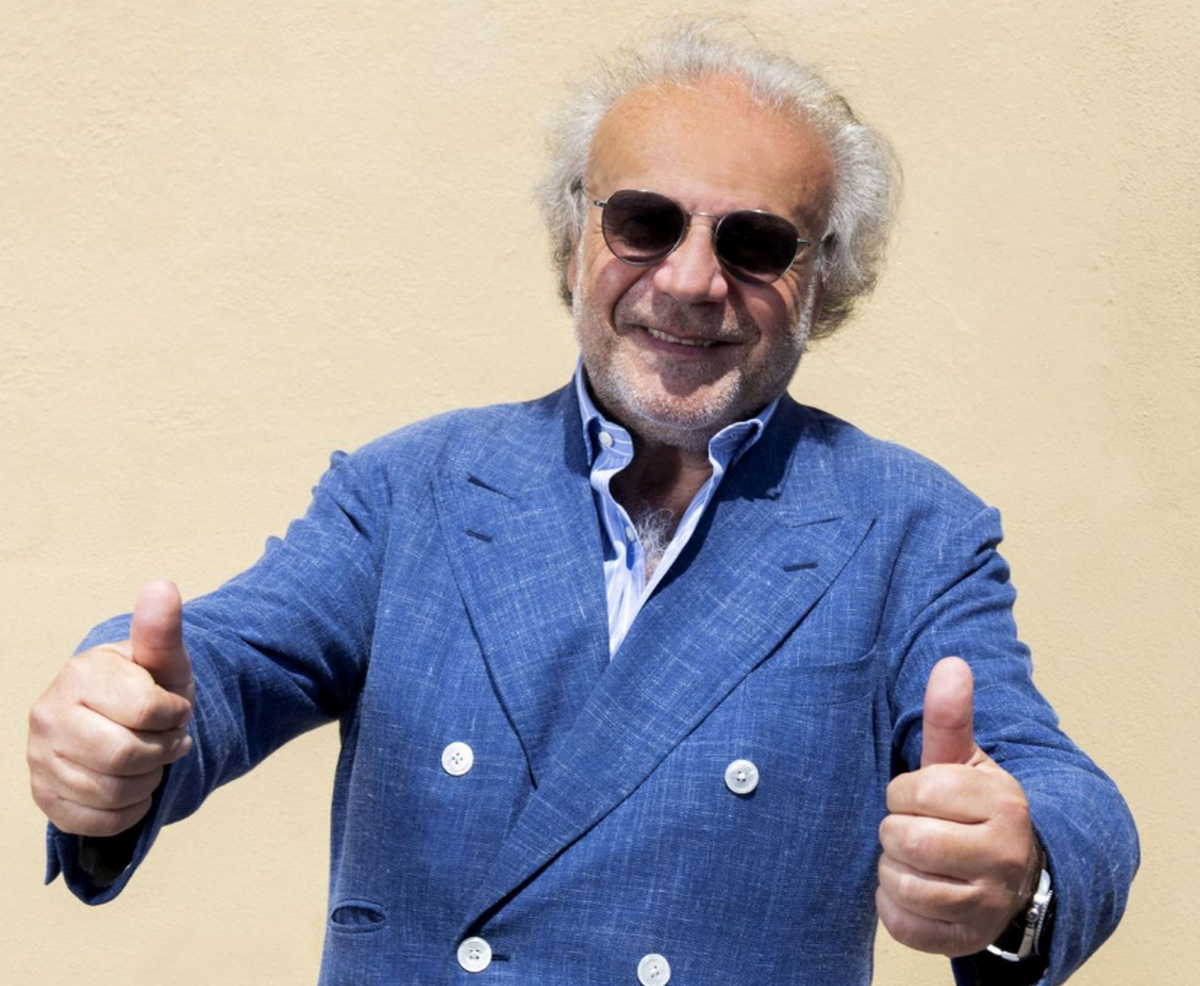 Jerry Calà, il compleanno per i 70 anni in diretta tv dall’Arena di Verona su Rtl 102.5