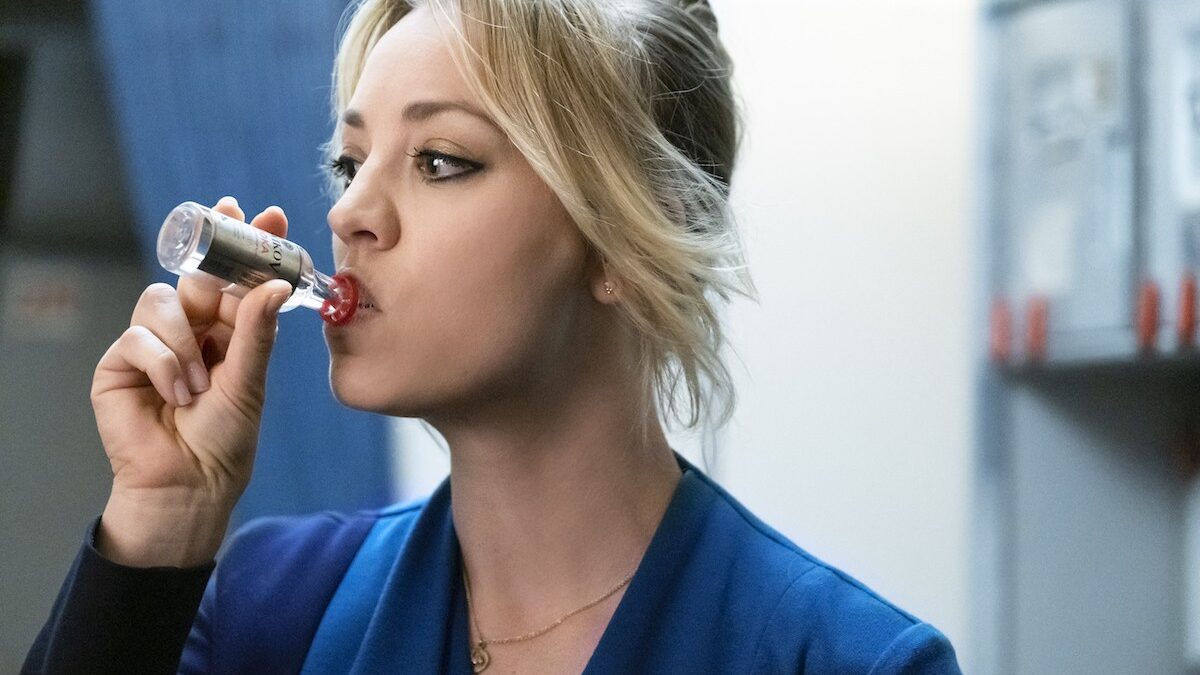L’Assistente di Volo, Sky Serie debutta con la vita spericolata secondo Kaley Cuoco