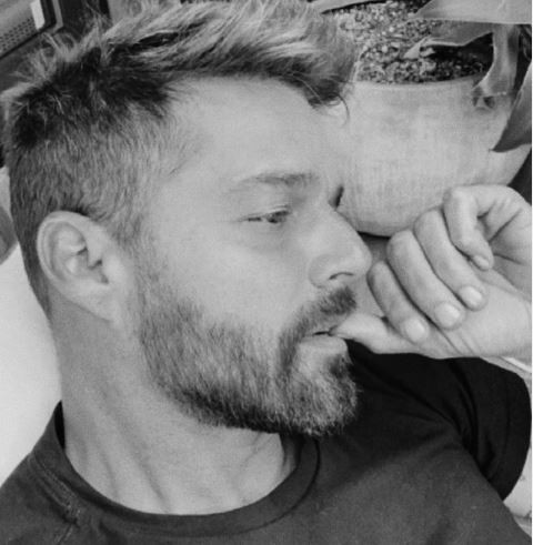 Ricky Martin ricorda l’intervista del 2000 con Barbara Walters: “Mi sono sentito ‘violato’ in quell’occasione…”