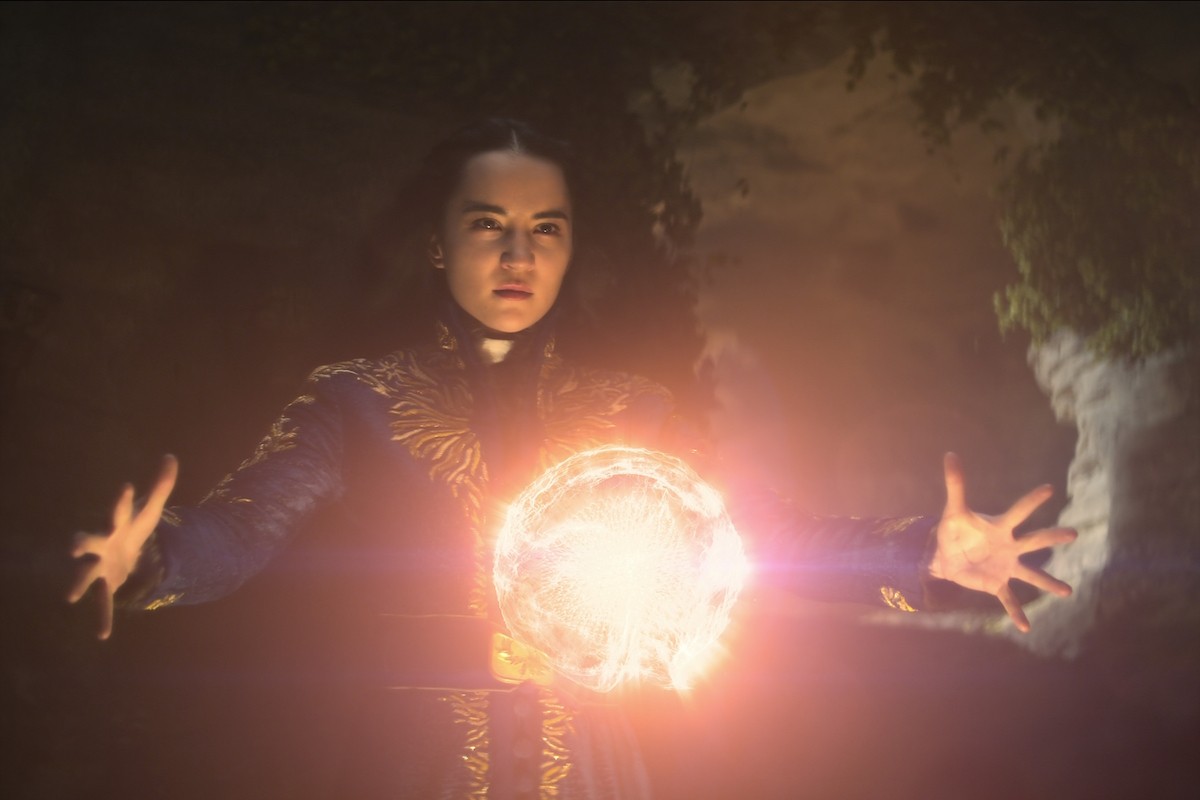 Tenebre e Ossa avrà una seconda stagione: la serie fantasy di Netflix ha tutti gli elementi per creare una fanbase