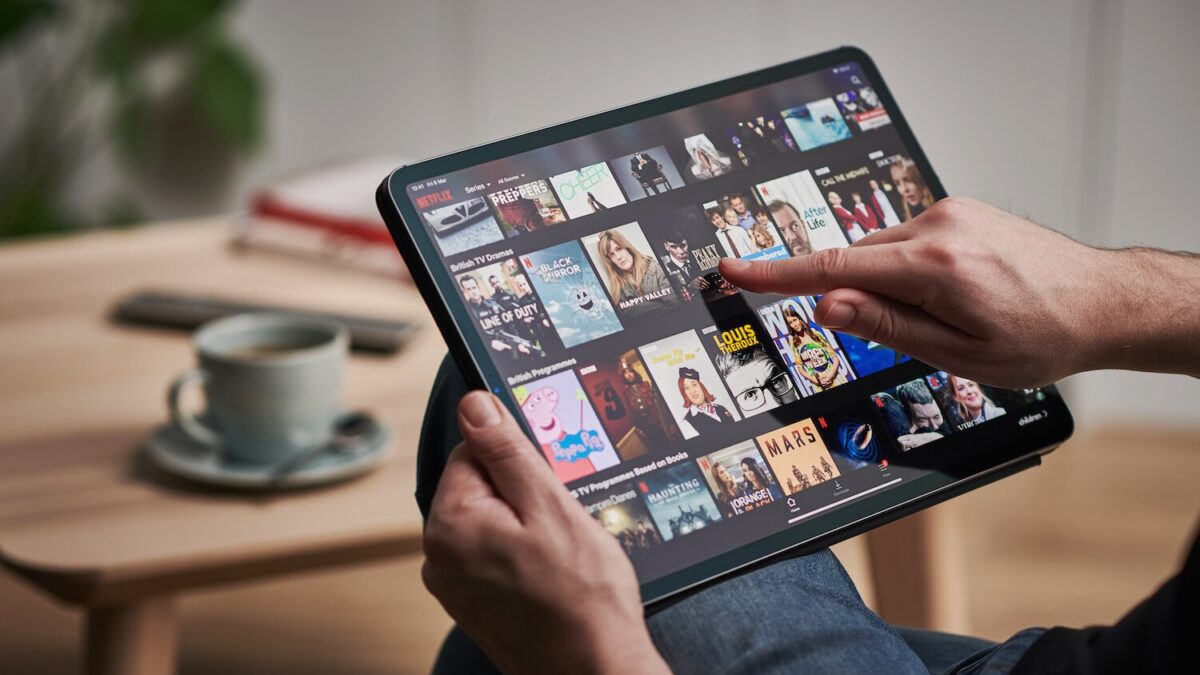 Condivisione account Netflix: le nuove regole (in fase di definizione) si basano sul “nucleo domestico”