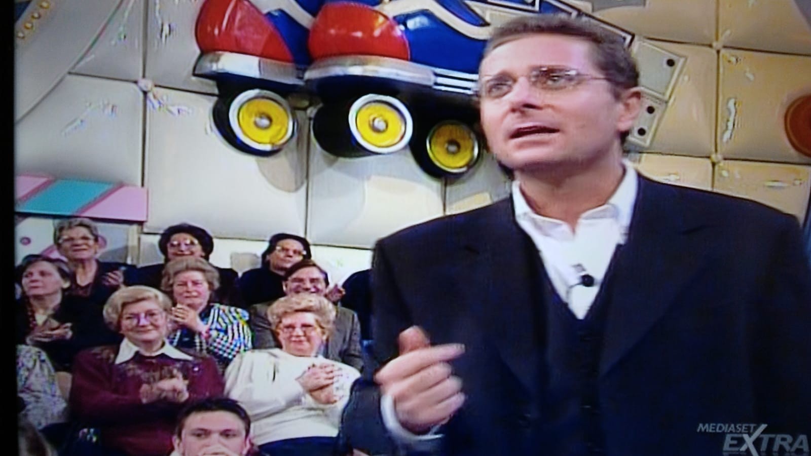 “Una canzone con la S? Sincerità”. E Bonolis, nel 1998, cadde dalle nuvole (Video)