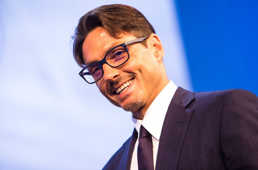 Pier Silvio Berlusconi risponde alla bacchettata di Maurizio Costanzo: “Siamo orgogliosi di averlo ancora in squadra”