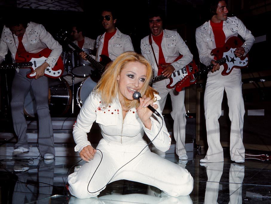 Raffaella Carrà, il musical sulla sua vita sarà in scena nel 2022