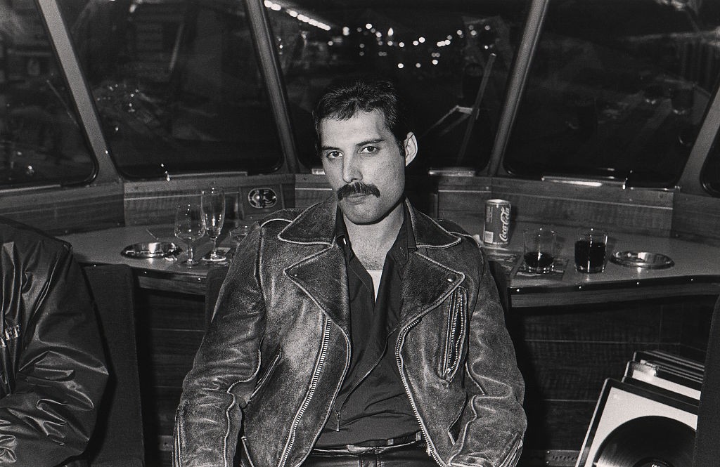 Crazy Little Thing Called Love, la canzone dei Queen: scritta in dieci minuti, in bagno, da Freddie Mercury