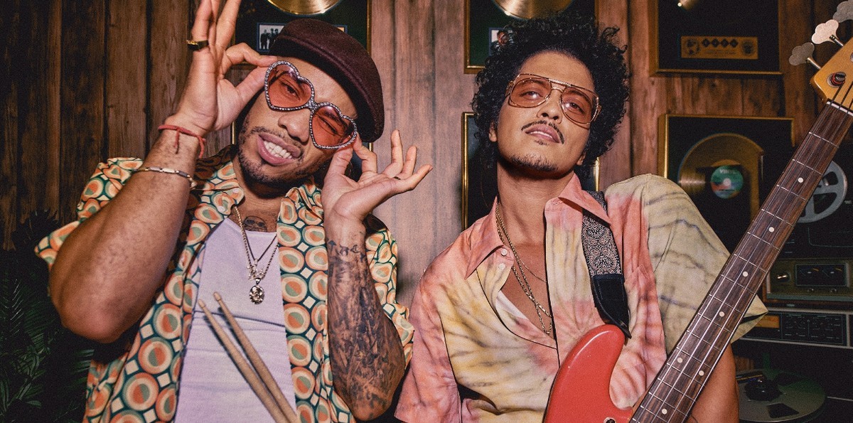 Skate: il nuovo singolo dei Silk Sonic, il duo formato da Bruno Mars e Anderson .Paak (Testo, Traduzione e Video)